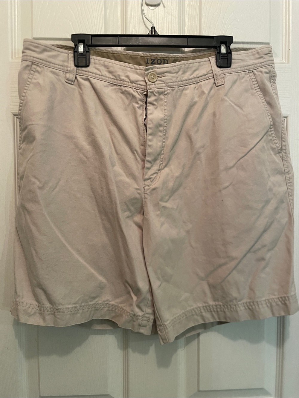 IZOD Men’s Beige Flat Front Shorts sz 38